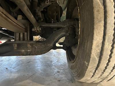 Eaton 971426 Front Axle Assembly for a Peterbilt 335