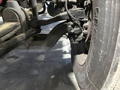 Eaton 971426 Front Axle Assembly for a Kenworth T660