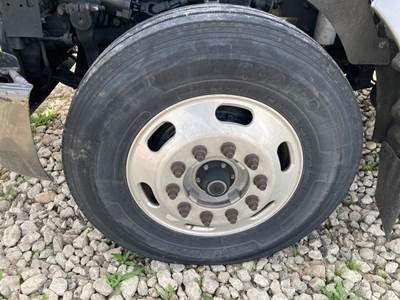 Eaton E-1002I Front Axle Assembly for a Kenworth T370