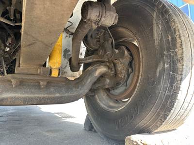 Eaton E-1002W Front Axle Assembly for a International Durastar (4300)