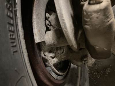 Eaton E-1200I Front Axle Assembly for a Freightliner FLD120