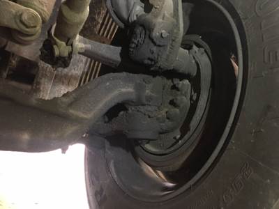 Eaton E-1202I Front Axle Assembly for a Volvo VNM