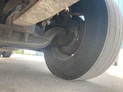 Eaton E-1202I Front Axle Assembly for a Volvo VNM