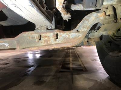 Eaton E-1202I Front Axle Assembly for a Peterbilt 387