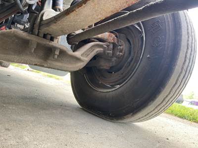 Eaton E-1202I Front Axle Assembly for a Peterbilt 587