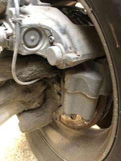 Eaton E-1202I Front Axle Assembly for a Freightliner Cascadia