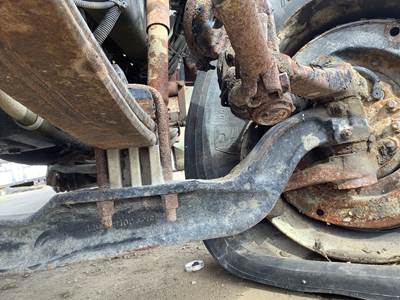 Eaton E-1202I Front Axle Assembly for a Peterbilt 335