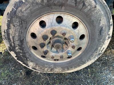 Eaton E-1202I Front Axle Assembly for a Peterbilt 579