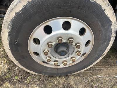 Eaton E-1202I Front Axle Assembly for a Peterbilt 579