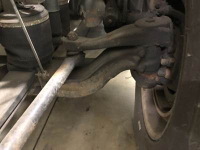 Eaton E-1202I Front Axle Assembly for a Peterbilt 579
