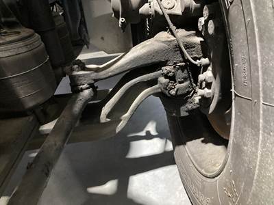Eaton E-1202I Front Axle Assembly for a Peterbilt 579