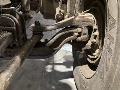 Eaton E-1202I Front Axle Assembly for a Peterbilt 386