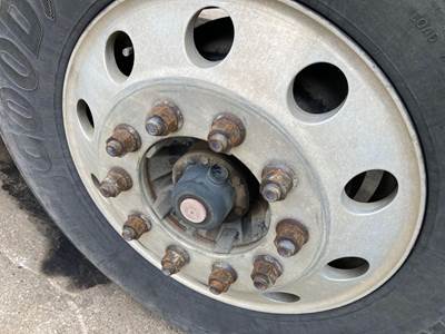 Eaton E-1202I Front Axle Assembly for a Kenworth T600