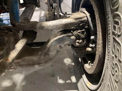 Eaton E-1202I Front Axle Assembly for a Peterbilt 335