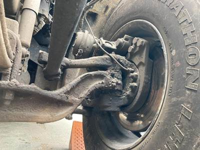 Eaton E-1202I Front Axle Assembly for a Peterbilt 579