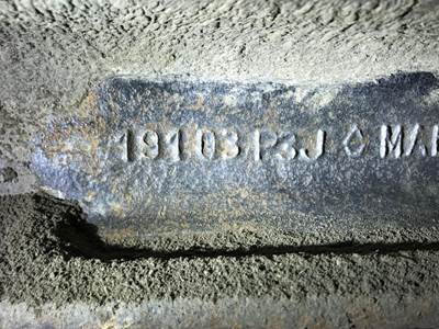 Eaton E-1202I Front Axle Assembly for a Kenworth T300