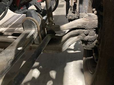 Eaton E-1202I Front Axle Assembly for a Kenworth T440