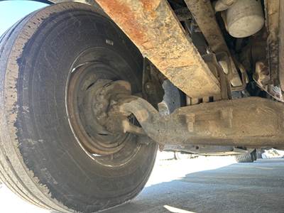 Eaton E-1202I Front Axle Assembly for a Peterbilt 579