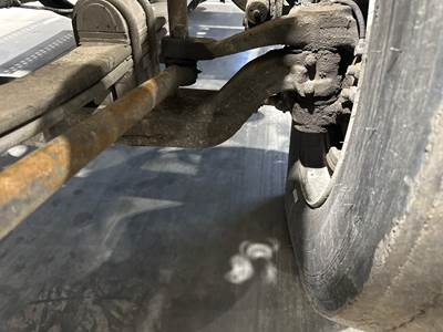 Eaton E-1202I Front Axle Assembly for a Kenworth T660