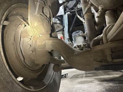 Eaton E-1202I Front Axle Assembly for a Freightliner Classic XL