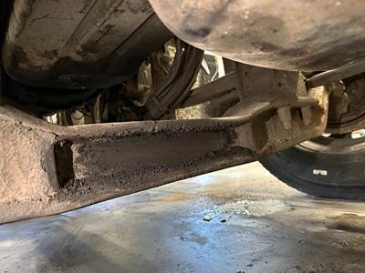 Eaton E-1202I Front Axle Assembly for a Kenworth T800