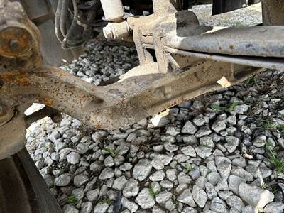 Eaton E-1202I Front Axle Assembly for a Freightliner Columbia 120