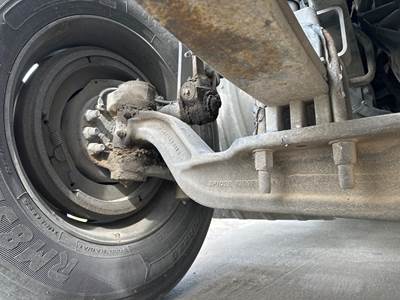 Eaton E-1202I Front Axle Assembly for a Kenworth T680