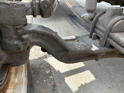 Eaton E-1202I Front Axle Assembly for a Peterbilt 384