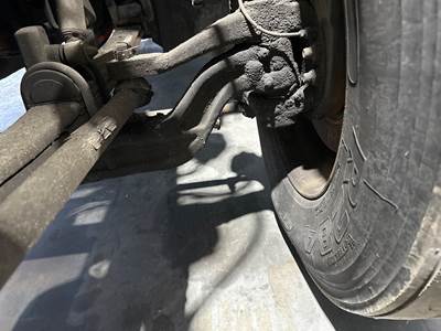 Eaton E-1202I Front Axle Assembly for a Peterbilt 386