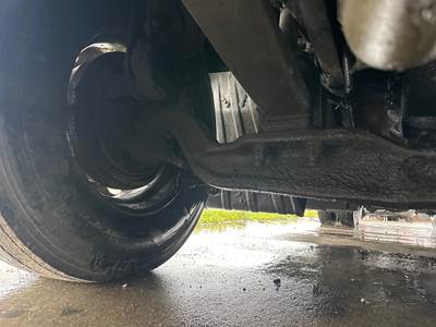 Eaton E-1202I Front Axle Assembly for a Kenworth T700