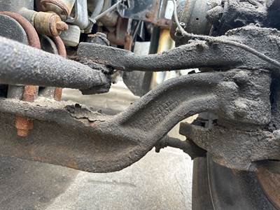 Eaton E-1202I Front Axle Assembly for a Peterbilt 386