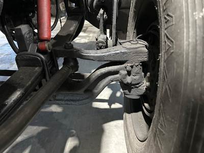 Eaton E-1202I Front Axle Assembly for a Peterbilt 385