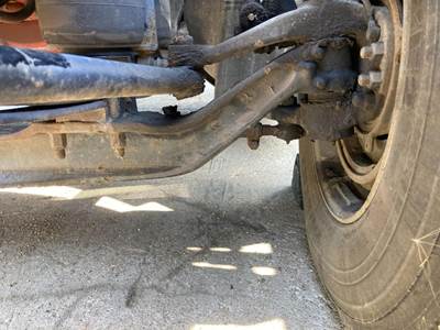 Eaton E-1202LW Front Axle Assembly for a Kenworth T680