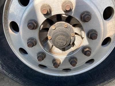 Eaton E-1202LW Front Axle Assembly for a Kenworth T680