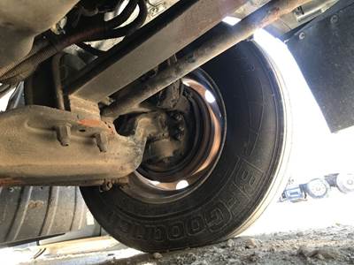 Eaton E-1202W Front Axle Assembly for a Kenworth T700