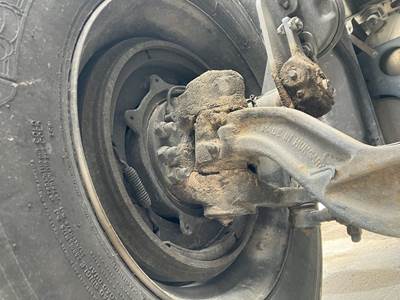 Eaton E-1202W Front Axle Assembly for a Peterbilt 579