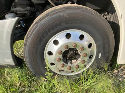 Eaton E-1202W Front Axle Assembly for a Freightliner Cascadia