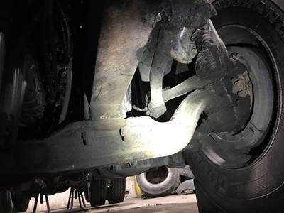 Eaton E-1202W Front Axle Assembly for a Freightliner Cascadia