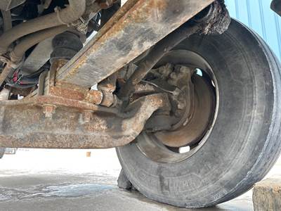 Eaton E-1202W Front Axle Assembly for a International Durastar (4400)