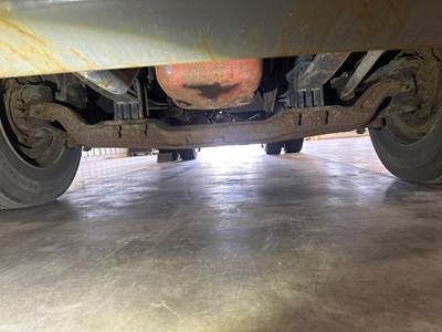 Eaton E-1202W Front Axle Assembly for a Peterbilt 579