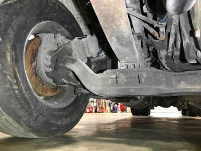 Eaton E-1252I Front Axle Assembly for a Peterbilt 579