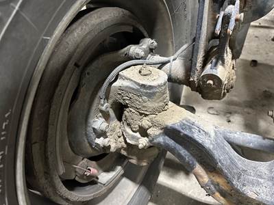 Eaton E-1322I Front Axle Assembly for a Kenworth T660