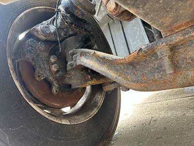 Eaton E-1322I Front Axle Assembly for a Mack Cxu