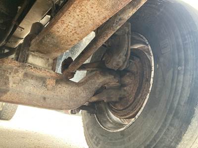 Eaton E-1462I Front Axle Assembly for a Freightliner Columbia 120