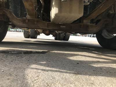 Eaton E-1462I Front Axle Assembly for a Freightliner Columbia 120