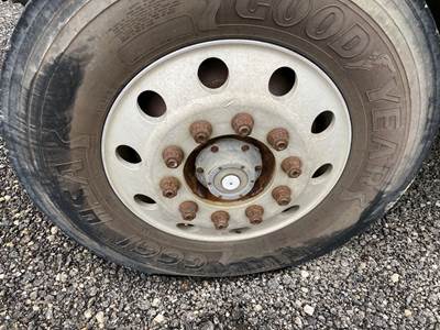 Ford Front Axle Assembly for a Ford L9513