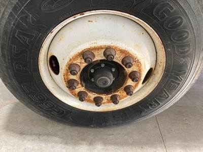 Ford Front Axle Assembly for a Ford L8513