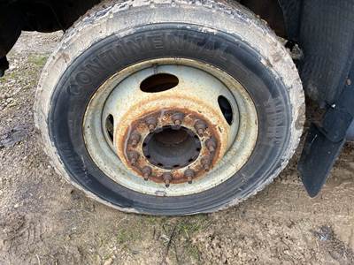 Ford Front Axle Assembly for a Ford F450 Super Duty