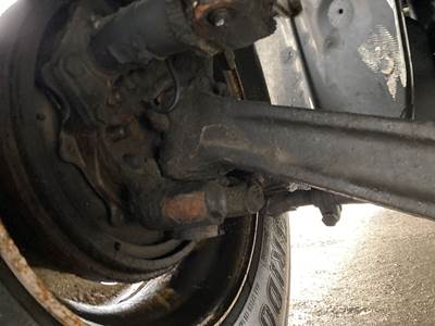 Freightliner C10-00000-295 Front Axle Assembly for a Freightliner M2 106