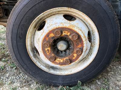 GMC Front Axle Assembly for a GMC W4500